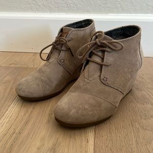 Toms Desert Wedge Boots - Tan 7.5